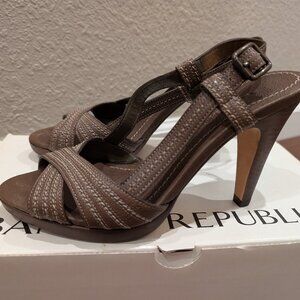 Banana Republic Strappy 3" Open Toe Sandals Size 6